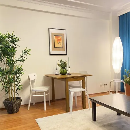 Sleek And Central Flat With Backyard In Sisli Διαμέρισμα