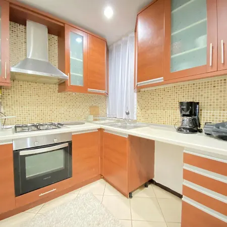 Sleek And Central Flat With Backyard In Sisli Διαμέρισμα *