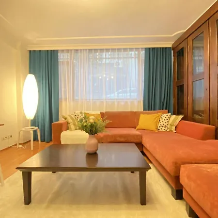 Sleek And Central Flat With Backyard In Sisli Διαμέρισμα