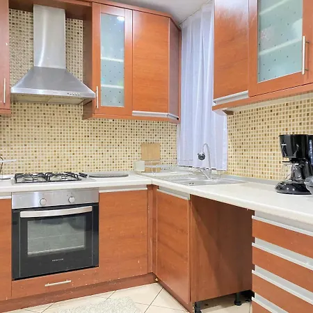 Sleek And Central Flat With Backyard In Sisli