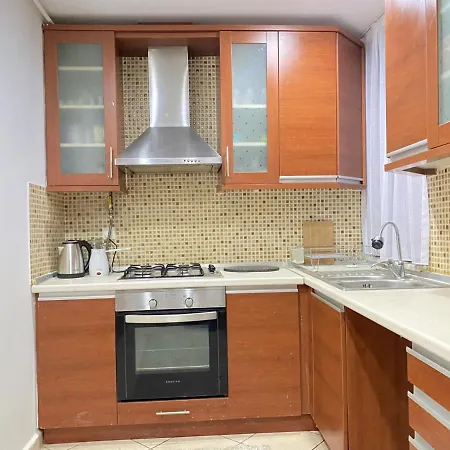 Sleek And Central Flat With Backyard In Sisli *