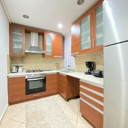 Sleek And Central Flat With Backyard In Sisli Διαμέρισμα *