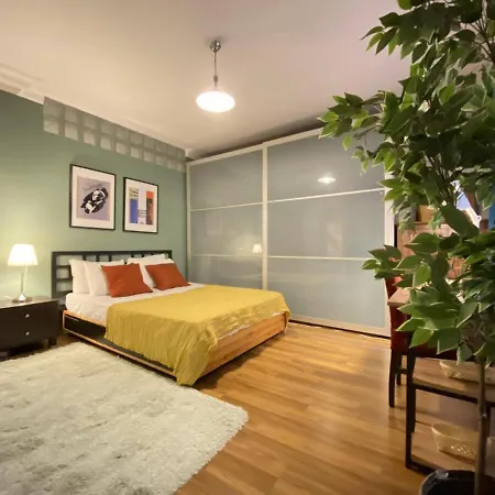 Sleek And Central Flat With Backyard In Sisli *